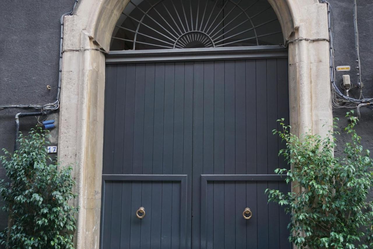Elegante Appartamento Centro Storico Catânia Exterior foto